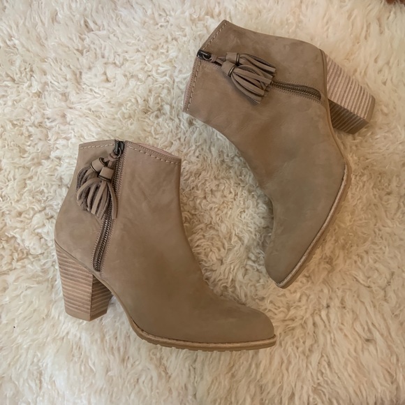 Stuart Weitzman Shoes - STUART WEITZMAN PRANCING TASSLE ANKLE BOOTIES NWOT